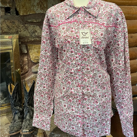 Tops - Great Christmas gift!! New Cowgirl Hardware button down western shirt.